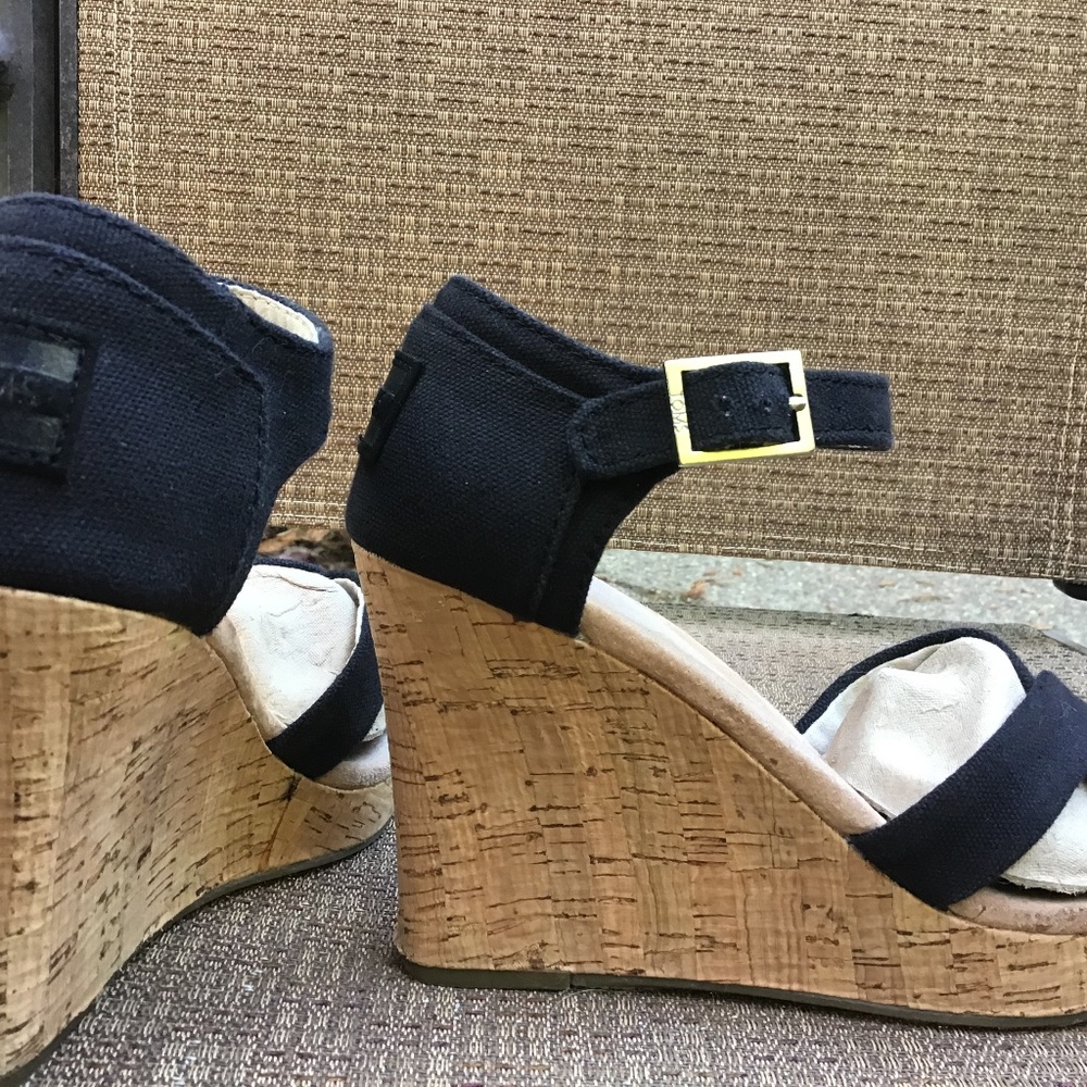 Tom’s Strappy Wedge shoe in black canvas